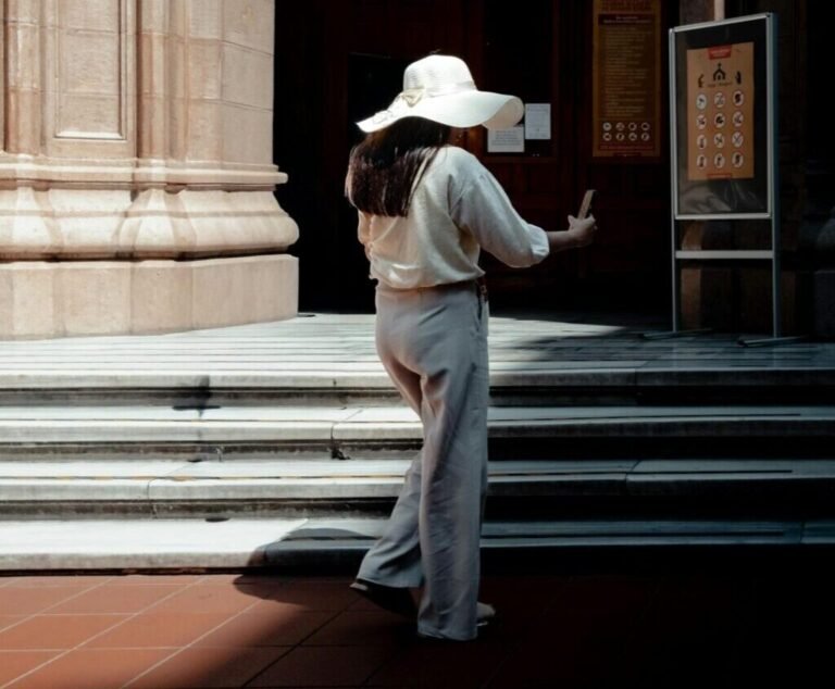 Cozy Layers: Mastering Autumn Chic