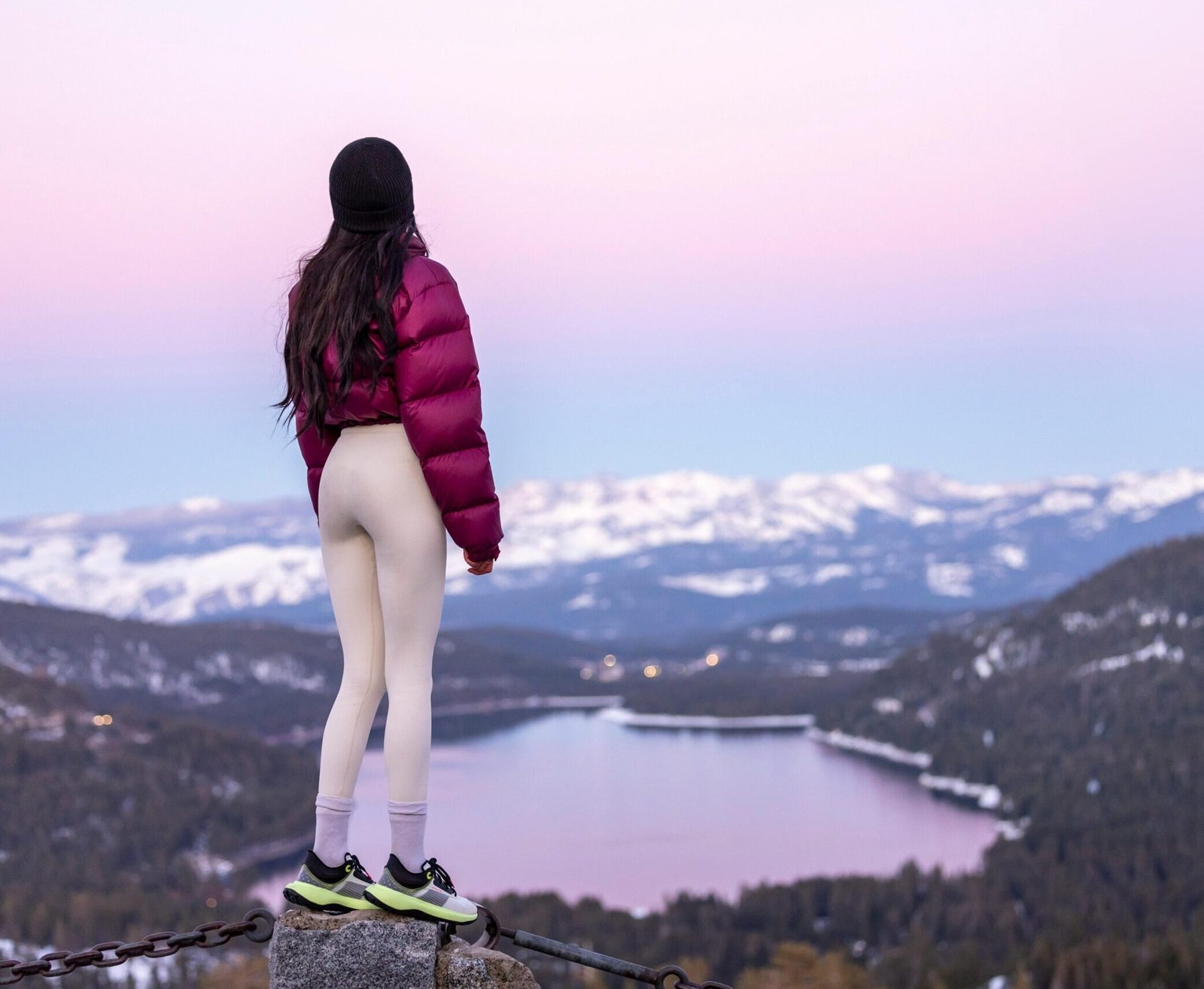 Read more about the article The Ultimate Guide to Down Jackets in 2025: Trends, Technologies, and Buying Tips