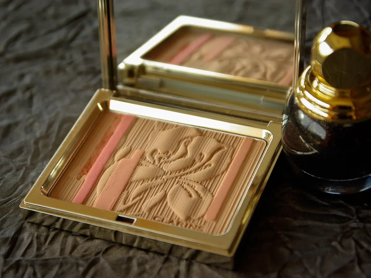 The Ultimate Guide to Choosing the Right Setting Powder for Flash Photography