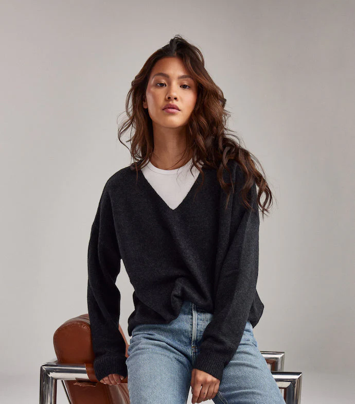 Read more about the article The Versatility and Elegance of the Nuuds Long Sleeve Shirt