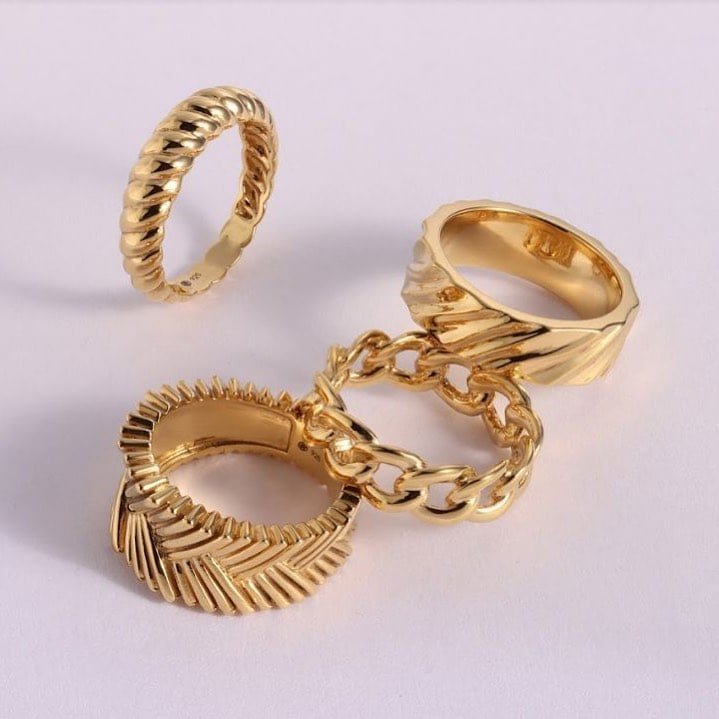 Read more about the article From Desk to Dinner: Ella Stein’s Hoop Earrings That Elevate Every Outfit