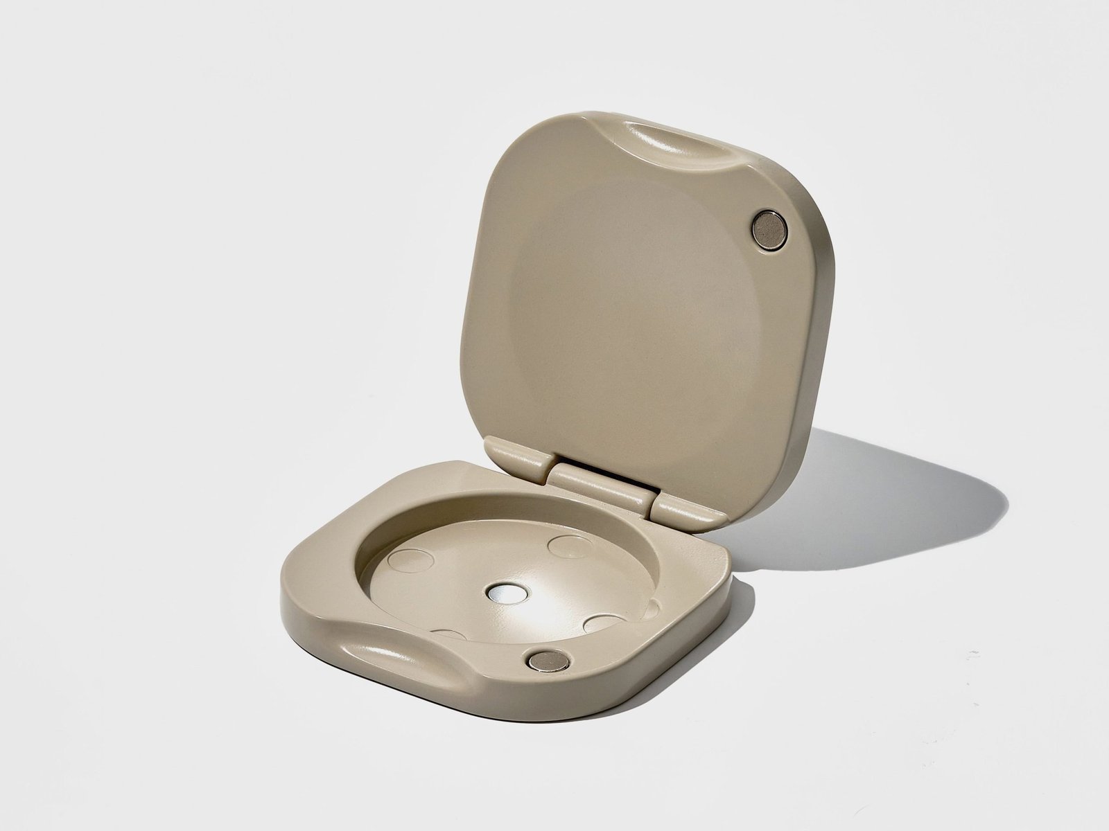 Read more about the article Elevate Your Fragrance Ritual with Tenth Muse Refillable Vessels