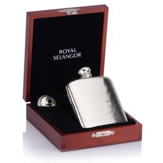Read more about the article The Art of Personalization: How Engraved Gifts Create Lasting Memories